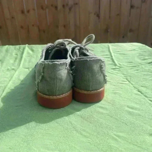Banana Republic Men’s‎ Size 7 / 8.5 Women’s Gray Cloth Shoes Canvas Lace Up - Picture 4 of 8